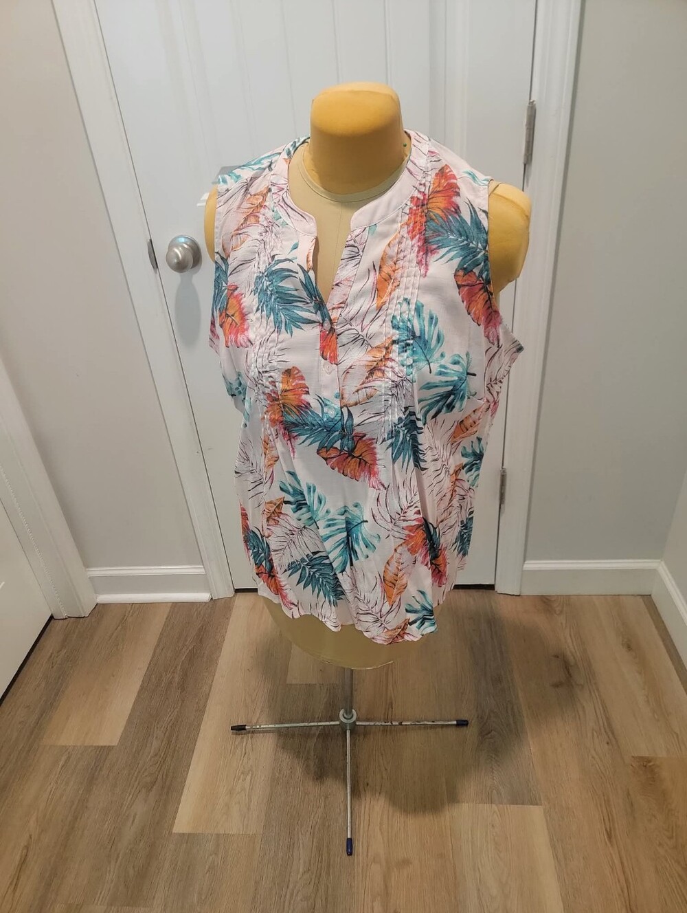 Notations Woman Plus Size 2X Tropical Print Colorful Sleeveless Top NWT